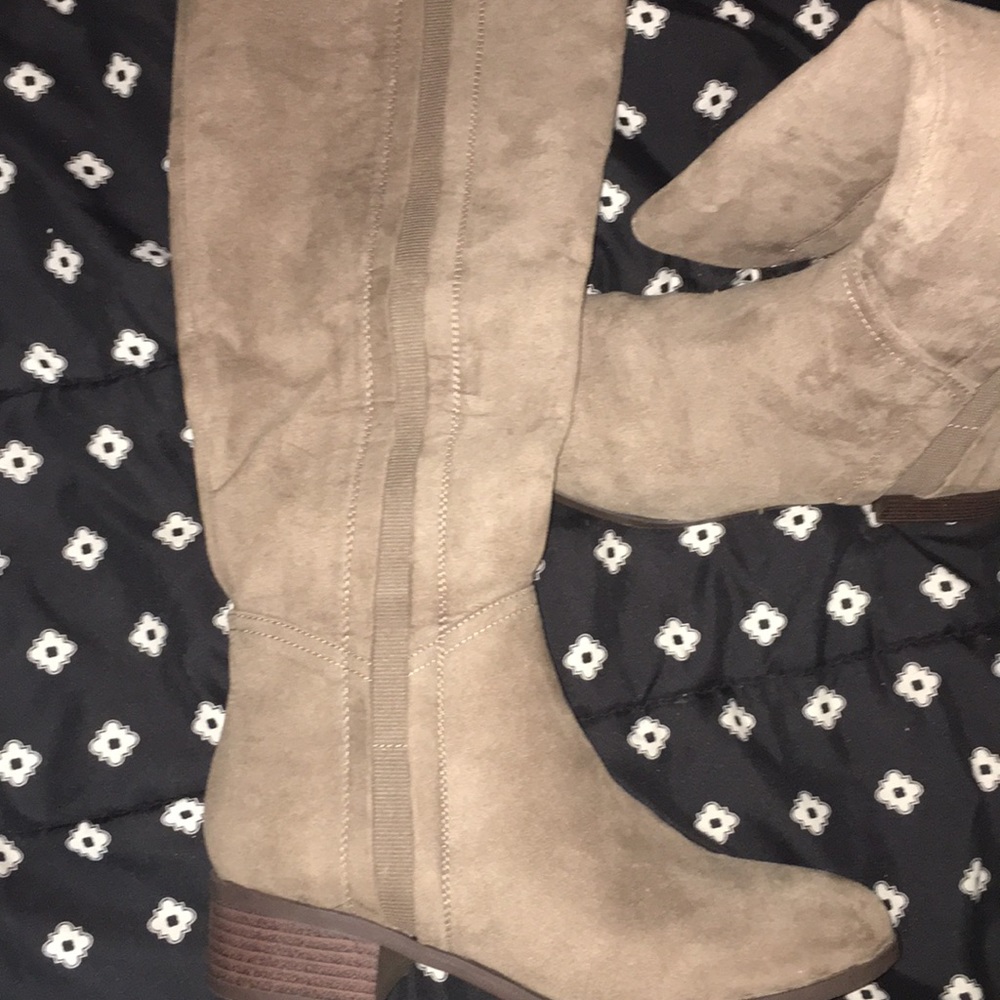 Shoes - Picture 2 of 2